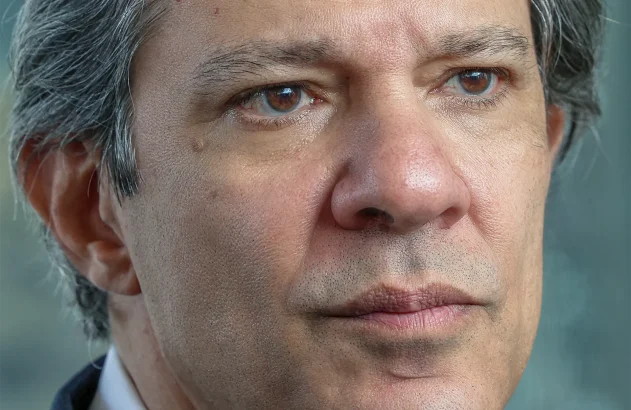 Brasília (DF) 13/05/2024 - O ministro da Fazenda, Fernando Haddad fala com jornalistas na entrada no ministério sobre a reunião virtual com o governador do RS, Eduardo Leite. Foto: Antonio Cruz/Agência Brasil