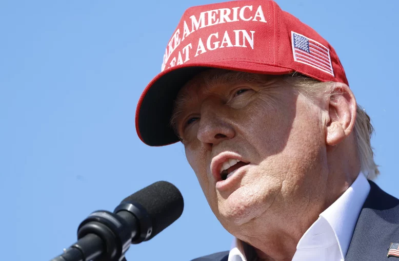 Candidato presidencial republicano, o ex-presidente dos EUA Donald Trump fala durante um comício em Greenbrier Farms em 28 de junho de 2024 em Chesapeake, Virgínia. Na noite anterior, Trump e o presidente dos EUA, Joe Biden, participaram do primeiro debate presidencial da campanha de 2024. (Foto: Anna Moneymaker/Getty Images)