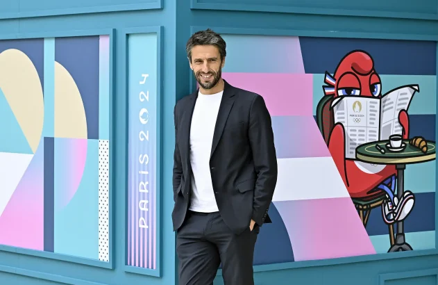 O presidente do Comitê Organizador dos Jogos Olímpicos e Paralímpicos Paris 2024, Tony Estanguet, posa visita da imprensa à vila olímpica e paraolímpica de Paris 2024 em 2 de julho de 2024 em Paris, França. (Foto: Aurelien Meunier/Getty Images)