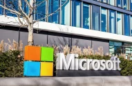 Logotipo da Microsoft em fachada de prédio da companhia, Munique, Alemanha. Foto: Adobe Stock Photo