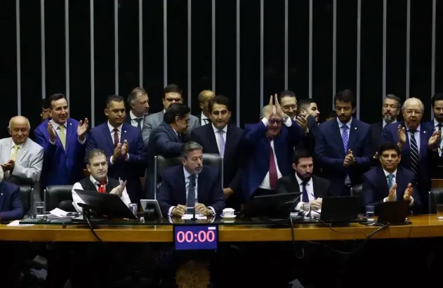 Câmara aprova texto base da reforma tributária