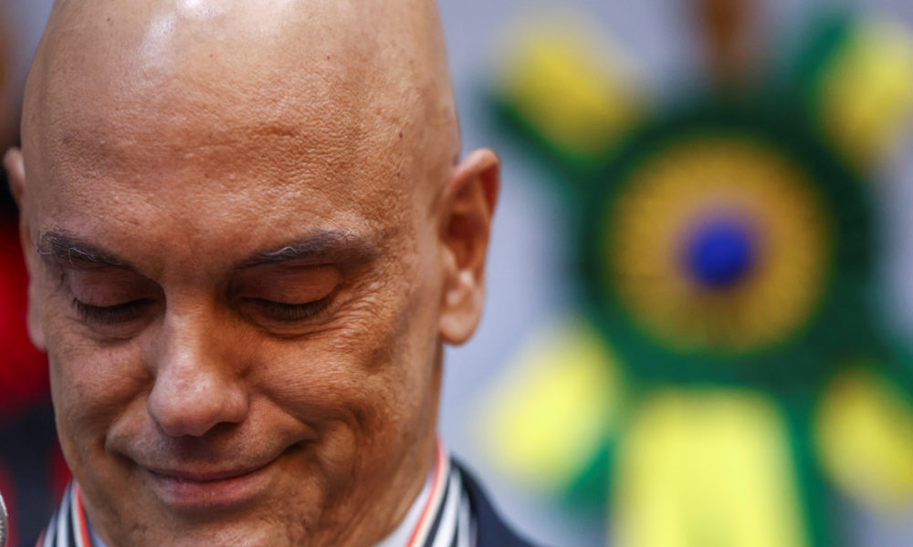 Moraes suspende proibição a download de VPN, mas mantém multa para quem acessar X