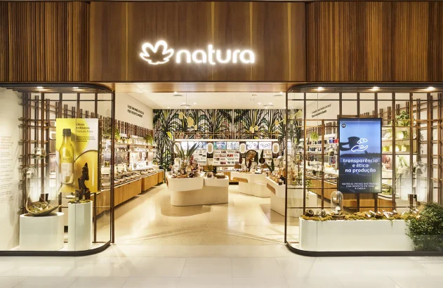 Fachada de loja da Natura dentro de um shopping center