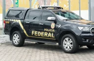 Viatura Ford da Polícia Federal, estacionada no porto marítimo da cidade de Salvador, Bahia.
