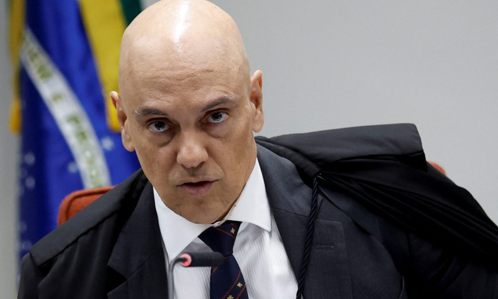 Moraes convoca reunião de ministros do STF para avaliar decisão sobre X