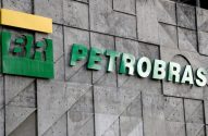 Fachada de concreto com o logo BR (verde e amarelo) e as letras verdes "PETROBRAS".