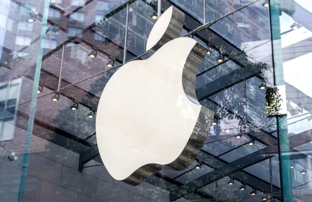 Imagem mostra fachada com destaque do logo da Apple