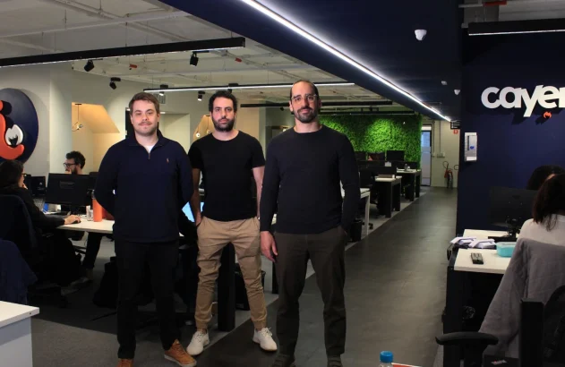Gabriel Sendacz, Raymond Shayo e Pedro Carvalho, fundadores da startup Cayena