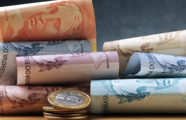 Coleção de cédulas e moedas de reais