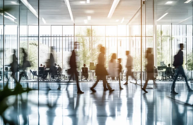 Pessoas caminhado para o trabalho