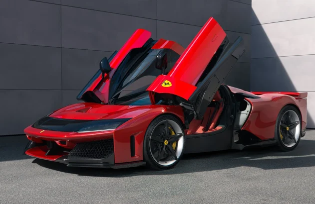 Ferrari F80 e as portas gaivota