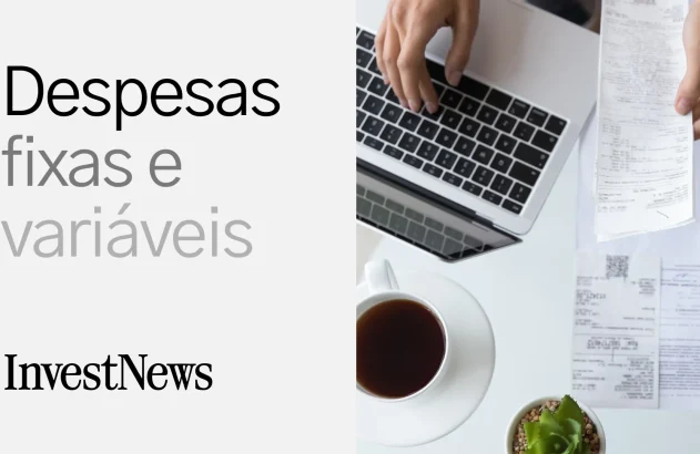 Cena de escritório organizada com laptop, recibos, e itens de escrita ao lado do texto "Despesas fixas e variáveis".