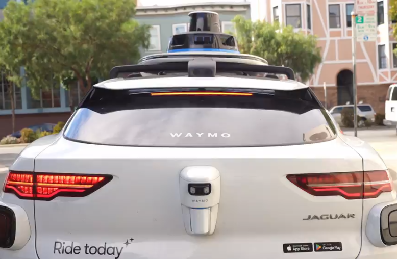 Parte traseira de um carro autônomo da Waymo