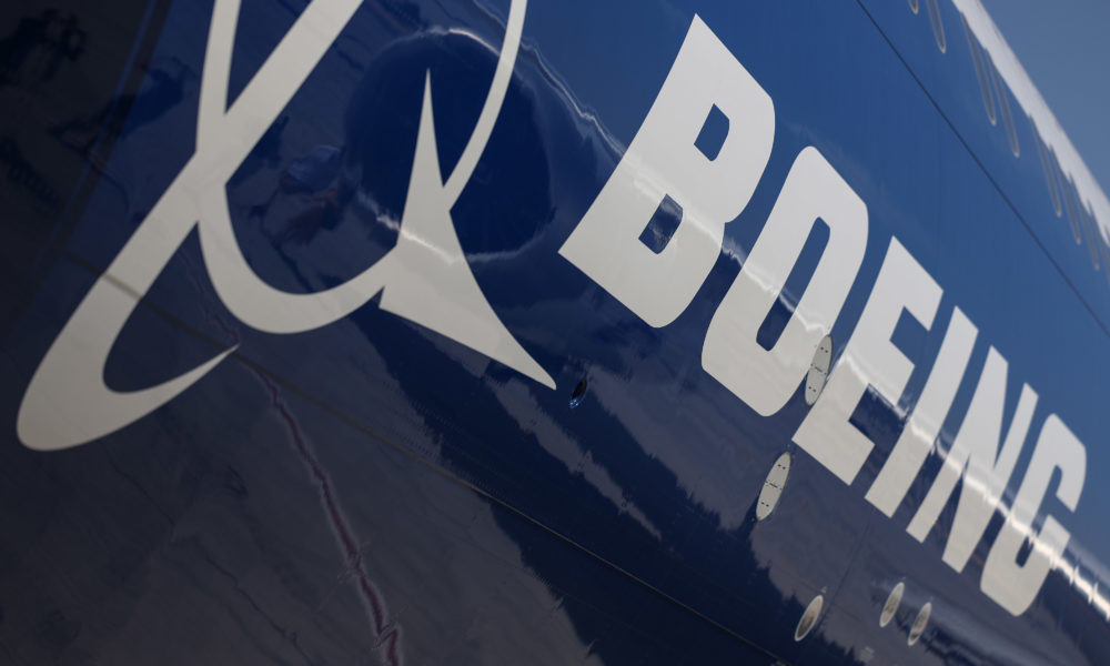 Novo CEO da Boeing corta as próprias viagens em jatos executivos para demonstrar austeridade