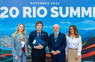 Luiz Inácio Lula da Silva recebe o presidente da Argentina Javier Milei, durante cumprimentos aos líderes do G20