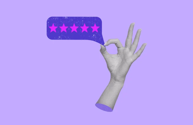 Mão cinza fazendo "OK" segura balão azul escuro com cinco estrelas rosas, sobre fundo lilás.