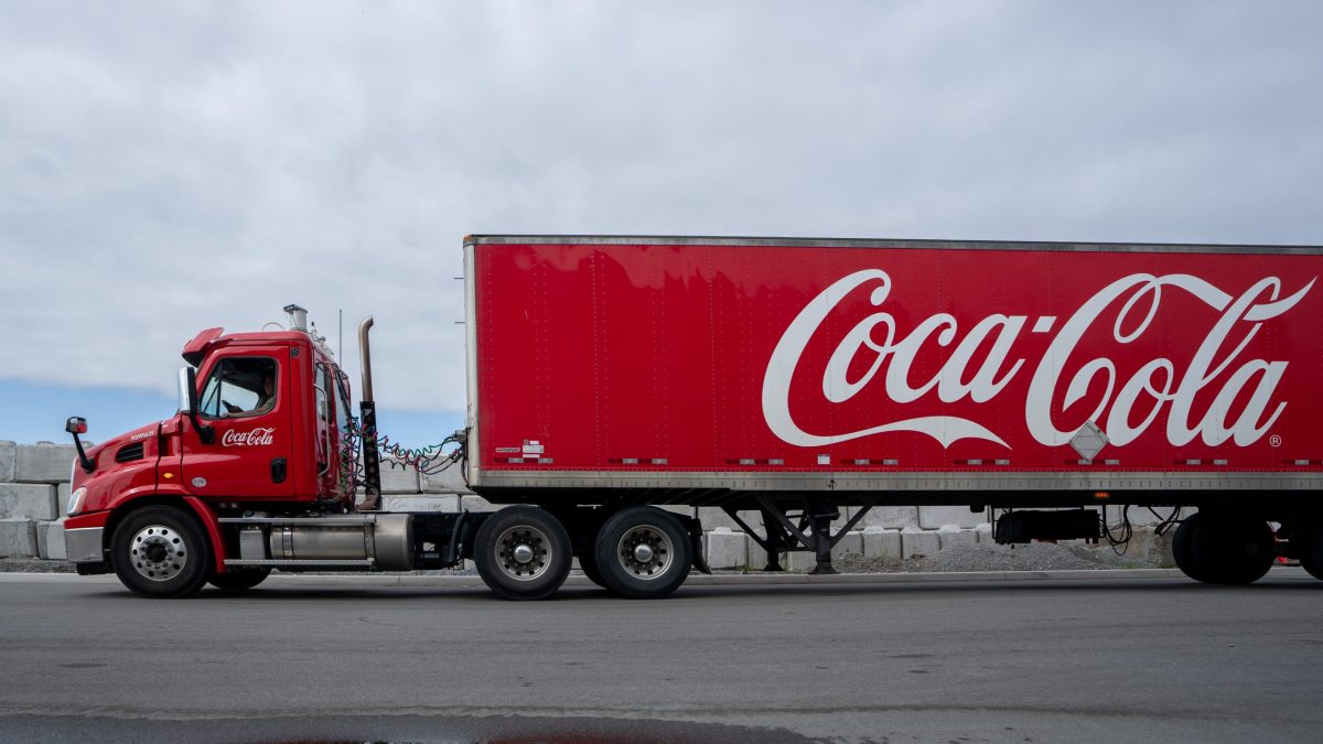 ア*ー様 Coca-Cola　トレーラートラック 415060322-1200x675.jpg