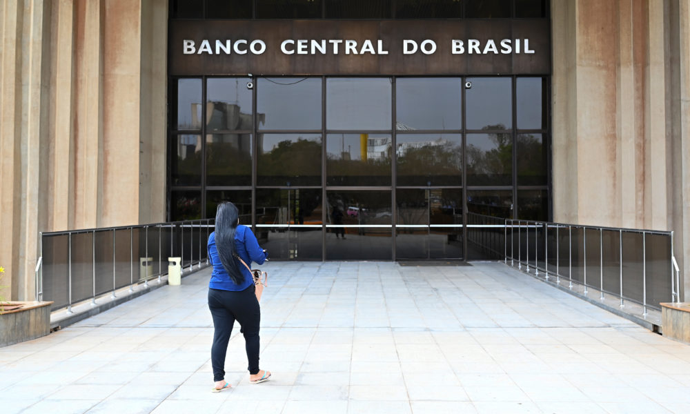 Banco Central realiza primeira intervenção cambial do ano com leilões de dólar