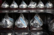 Chocolates Hershey à venda em loja da empresa na sede da Pensilvânia, nos EUA