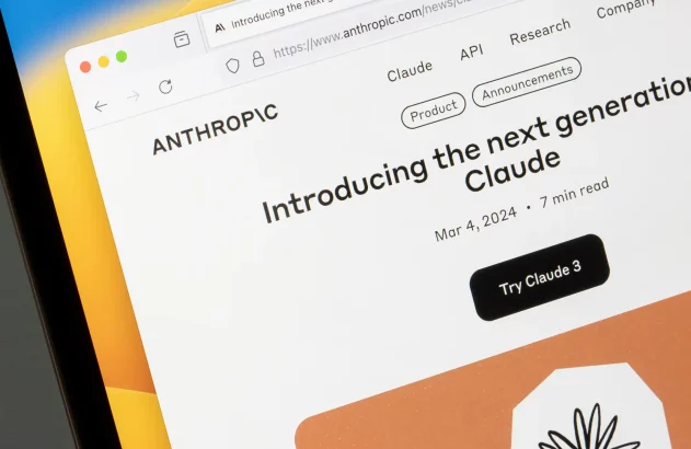 Uma captura de tela de um site da empresa "Anthropic" em um dispositivo eletrônico, destacando o título "Introducing the next generation of Claude" com data "Mar 4, 2024" e botão "Try Claude 3".