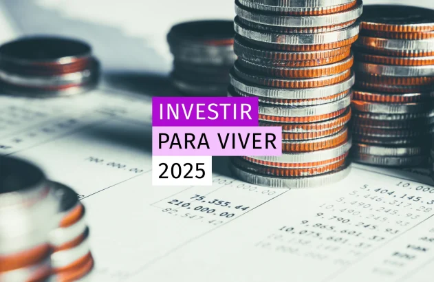 Imagem de moedas empilhadas em frente a um documento financeiro, com a frase "INVESTIR PARA VIVER 2025" em destaque, sugerindo planejamento financeiro futuro.