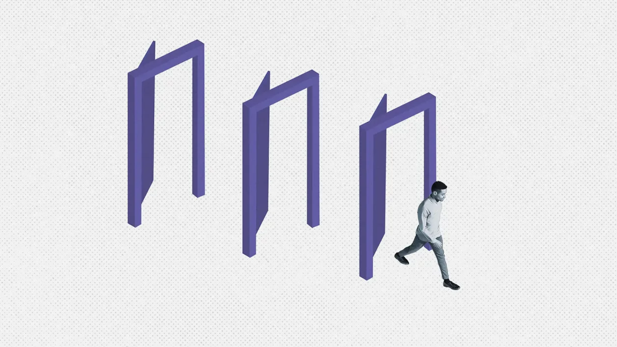 Homem caminhando entre três molduras azuis em um fundo texturizado, como se estivessem procurando emprego evocando movimento e progressão.