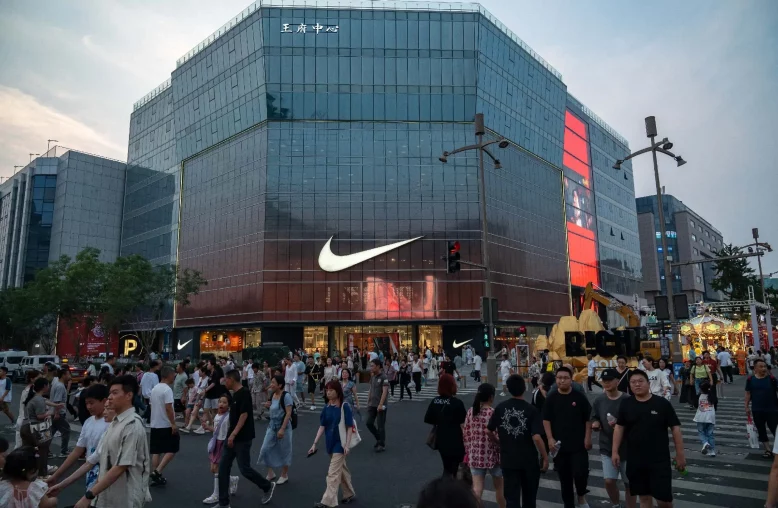 Loja da Nike na área de compras de Wangfujing em Pequim, China