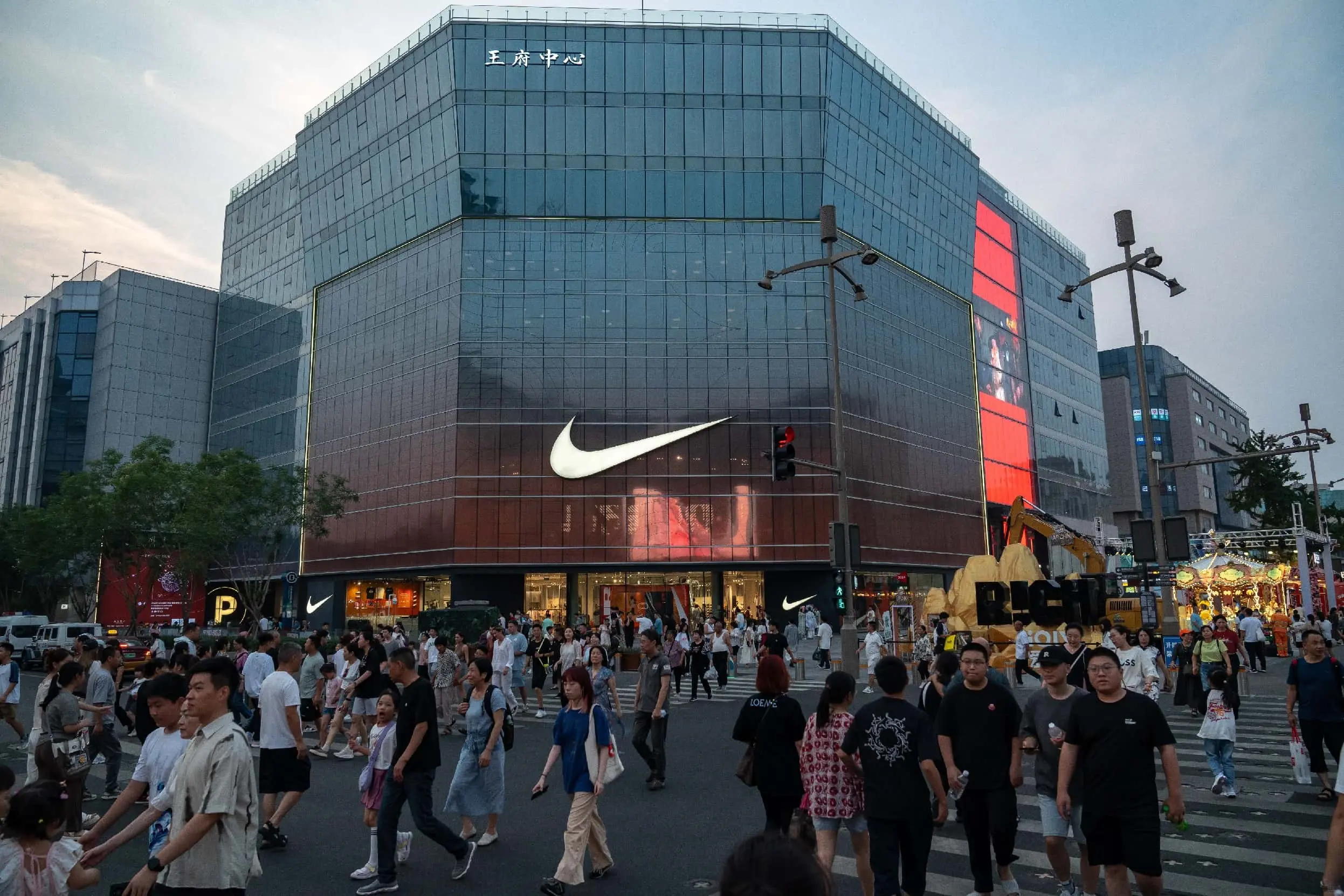 Loja da Nike na área de compras de Wangfujing em Pequim, China