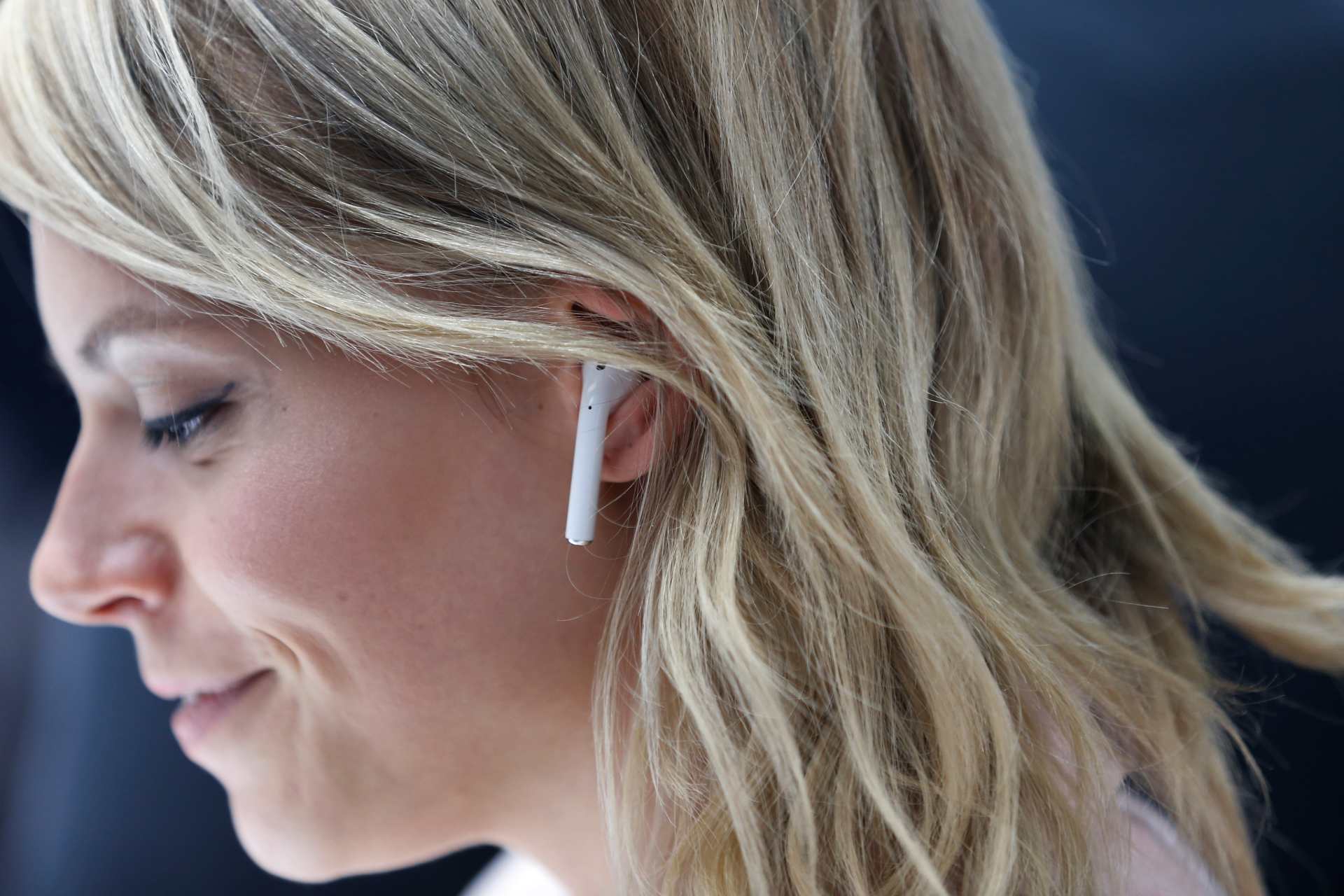 Os prós e contras de usar o AirPod da Apple como aparelho auditivo