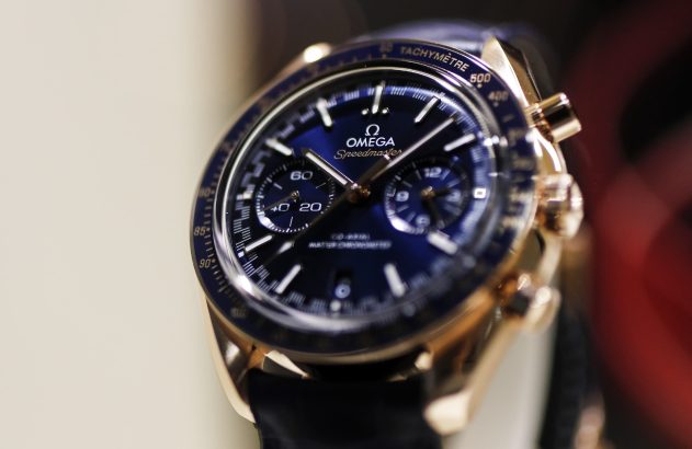 Relógio de pulso de luxo Speedmaster, produzido pela Omega, uma das empresas do Swatch Group