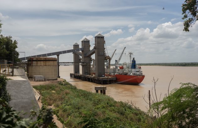 navio de soja no porto de Rosário