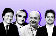 Quatro homens em preto e branco, vestidos em trajes formais e sorrindo, sobre um fundo lilás texturizado com contornos azuis destacando suas figuras.