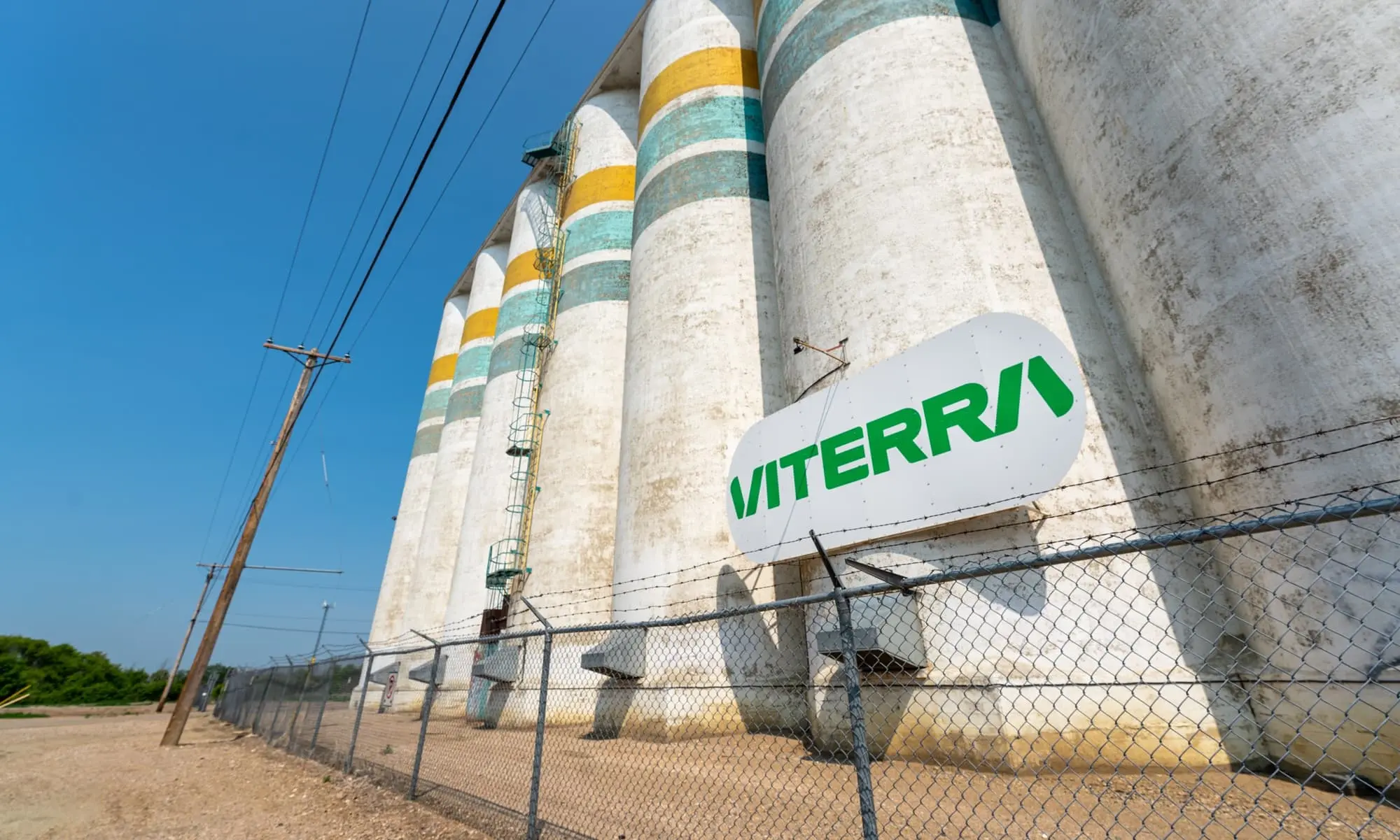 Unidade de armazenagem da Viterra, empresa adquirida pela Bunge