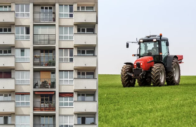 Imagem dividida em duas partes. À esquerda, fachada de prédio residencial com sacadas e janelas; à direita, campo verde com trator vermelho em movimento sob céu claro.