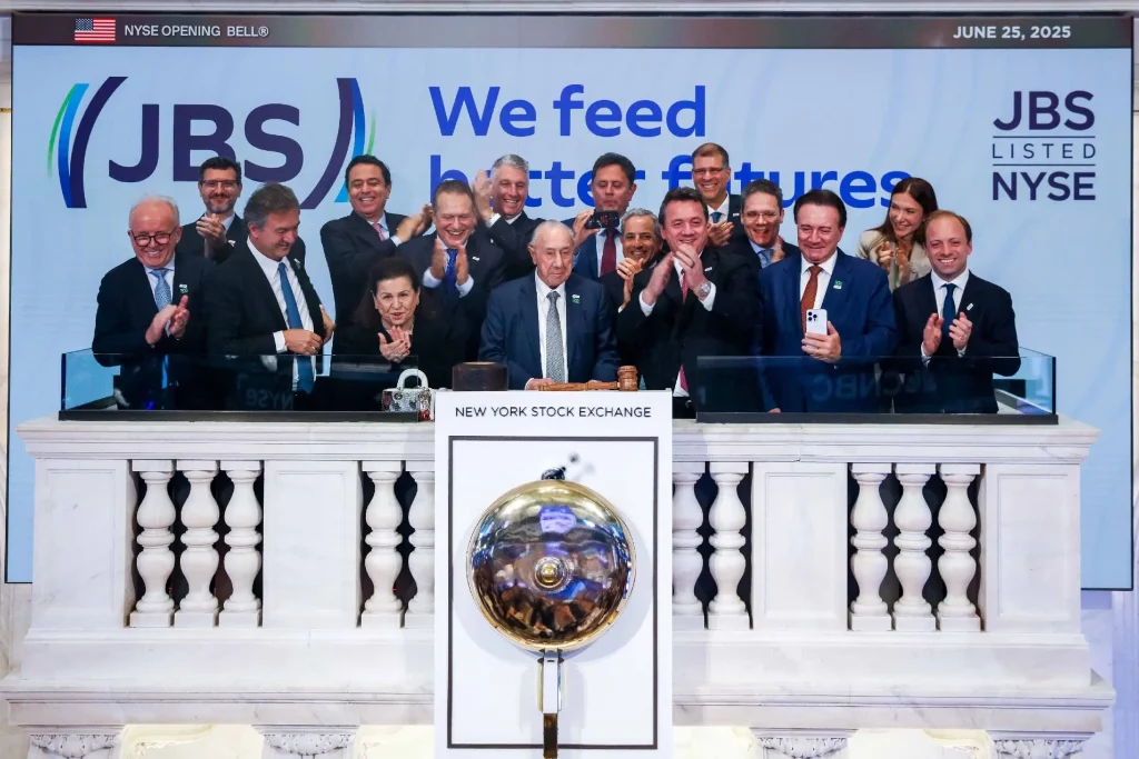 Diretoria da JBS toca o sino da NYSE, a Bolsa de Nova York