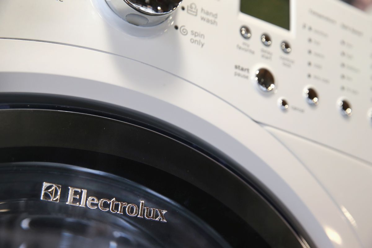 Imagem da porta de uma lavadoura Electrolux branca