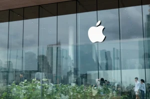 Letreiro Apple para ilustrar reportagem com as novidades da Apple para 2025