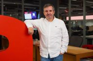 Leonardo Coelho, CEO da Americanas - Homem branco, de camisa branca