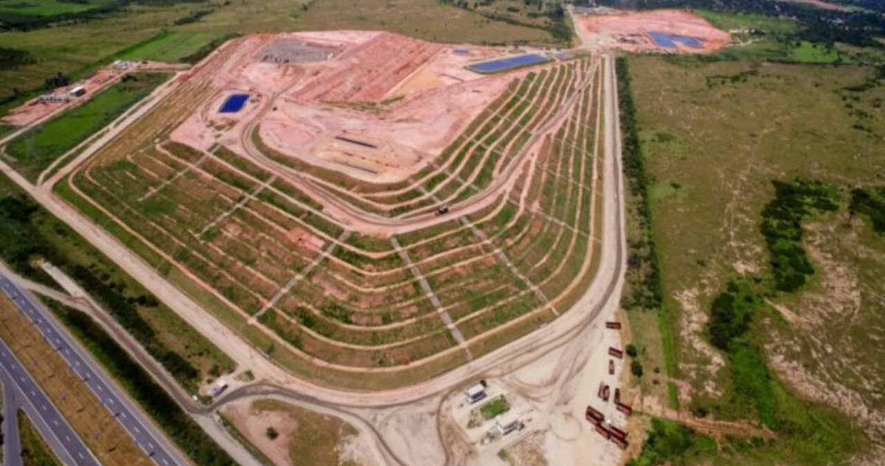 Foto aérea mostra instalações do Ciclus Ambiental, maior aterro sanitário do país