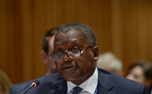 Imagem do empresário nigeriano Aliko Dangote, o homem mais rico da África, de acordo com a Forbes