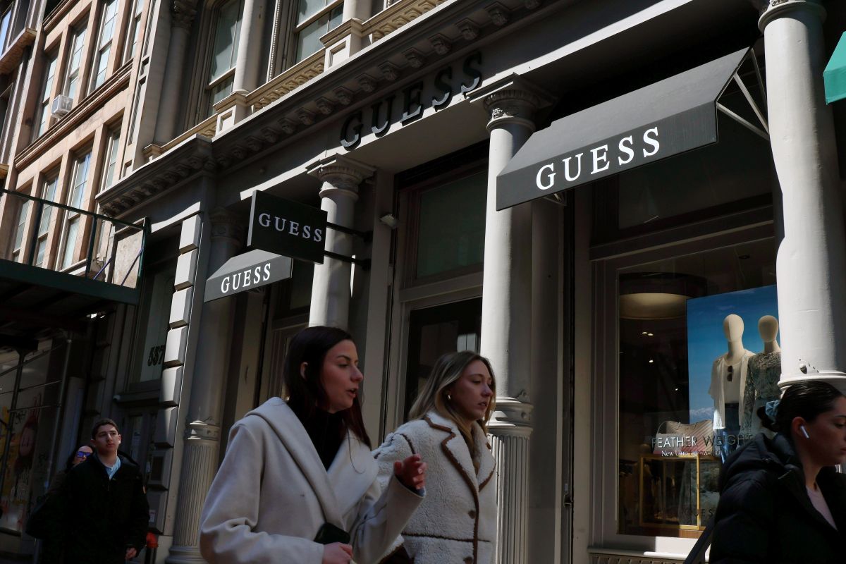 Fachada de loja da Guess
