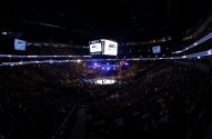 Imagem do palco do UFC, com plateia em volta