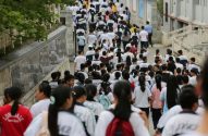 Estudantes chineses vão para o gaokao, vestibular na China