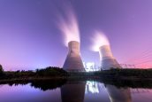 Dois reatores de energia nuclear
