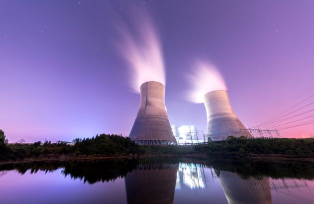 Dois reatores de energia nuclear