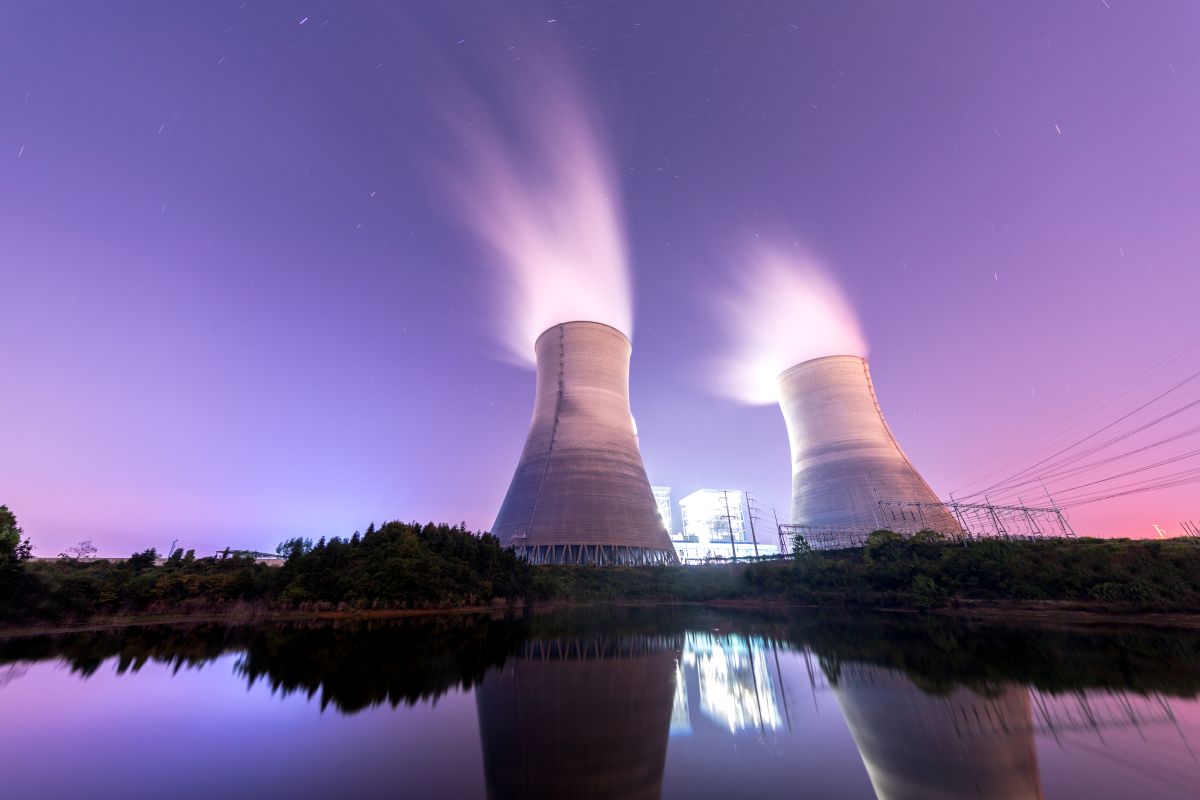 Dois reatores de energia nuclear