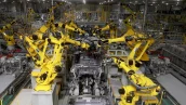 Fábrica da Hyundai nos EUA, acom robôs amarelos na fabricação de carros