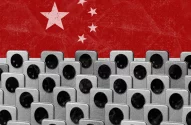 Imagem mostra vários aparelhos celulares enfileirados com a bandeira da China ao fundo