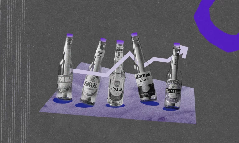 Garrafas de cervejas da Ambev e da Heineken