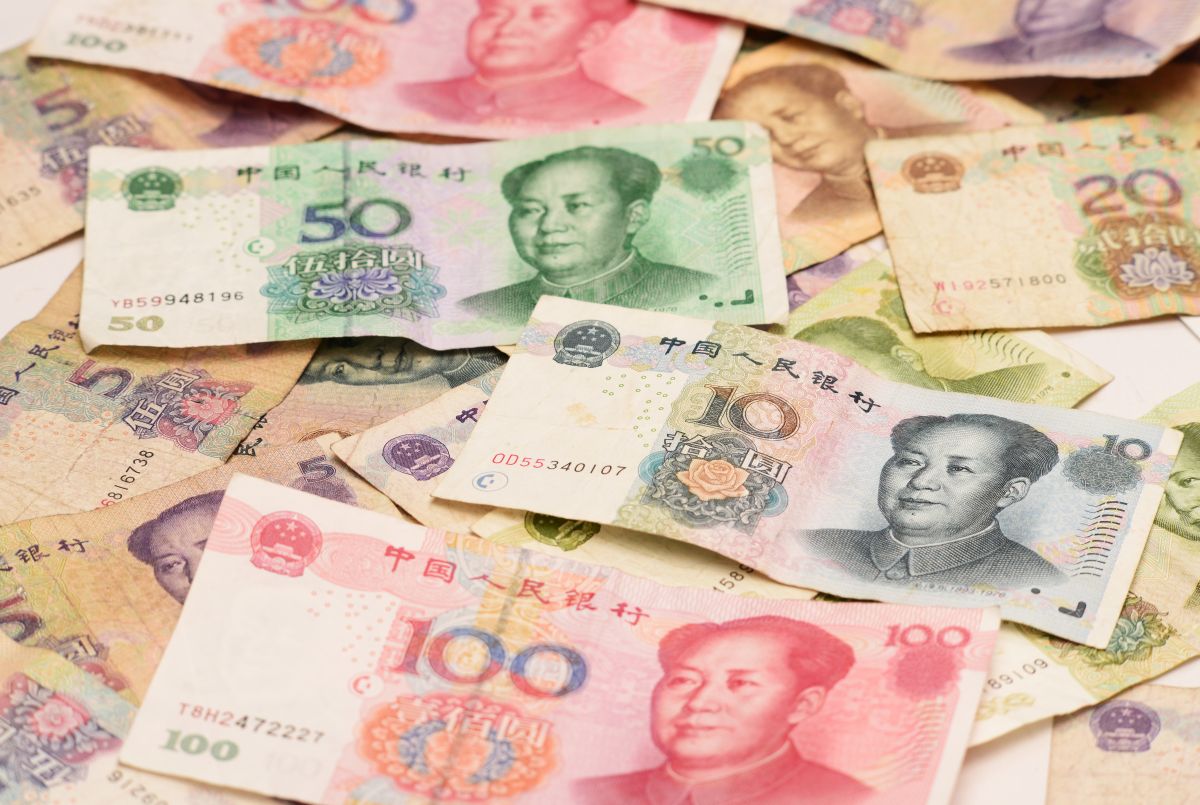 Imagem de iuans, a moeca chinesa